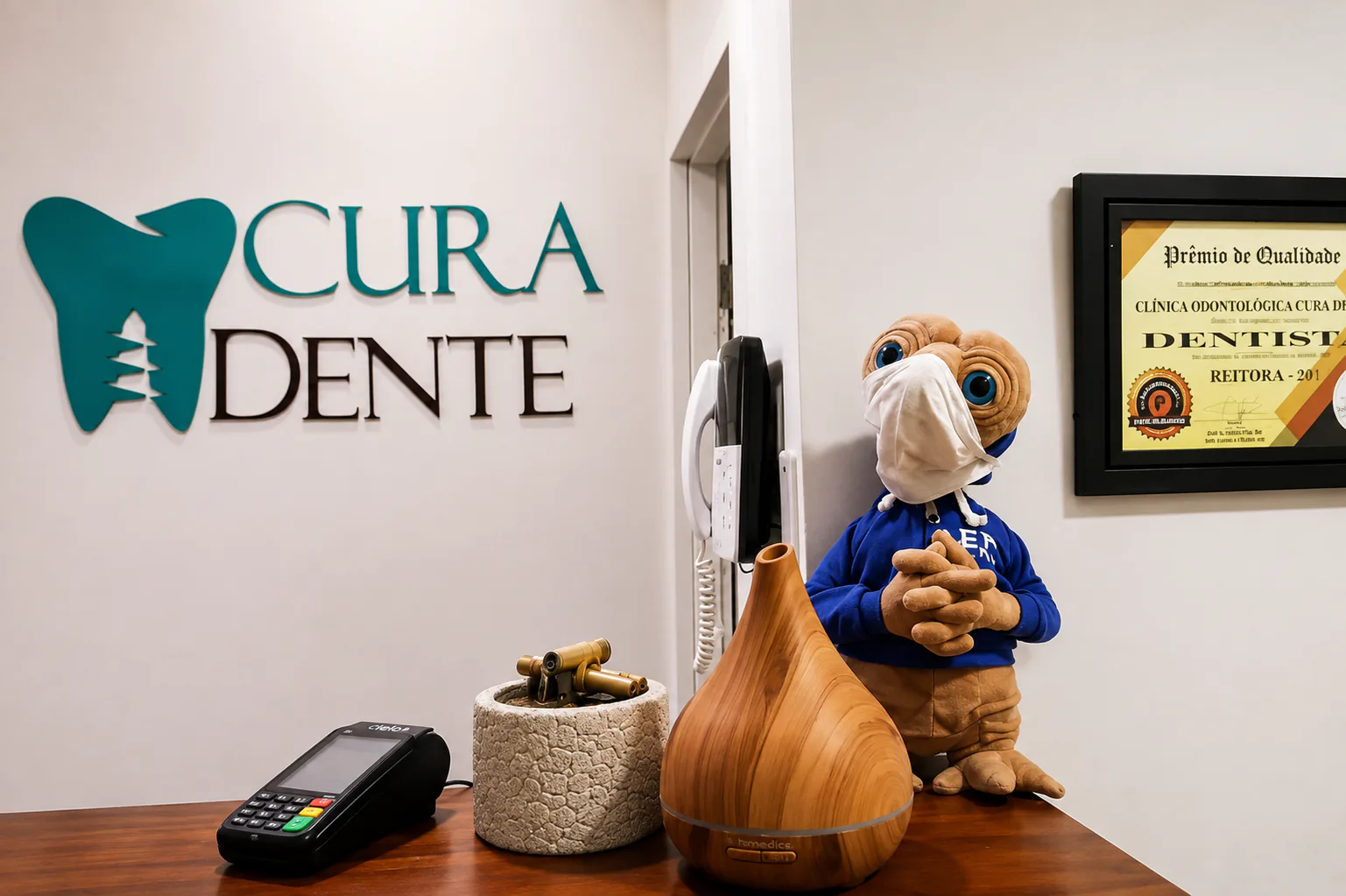 Recepção da Clínica Curadente com identidade visual da marca
